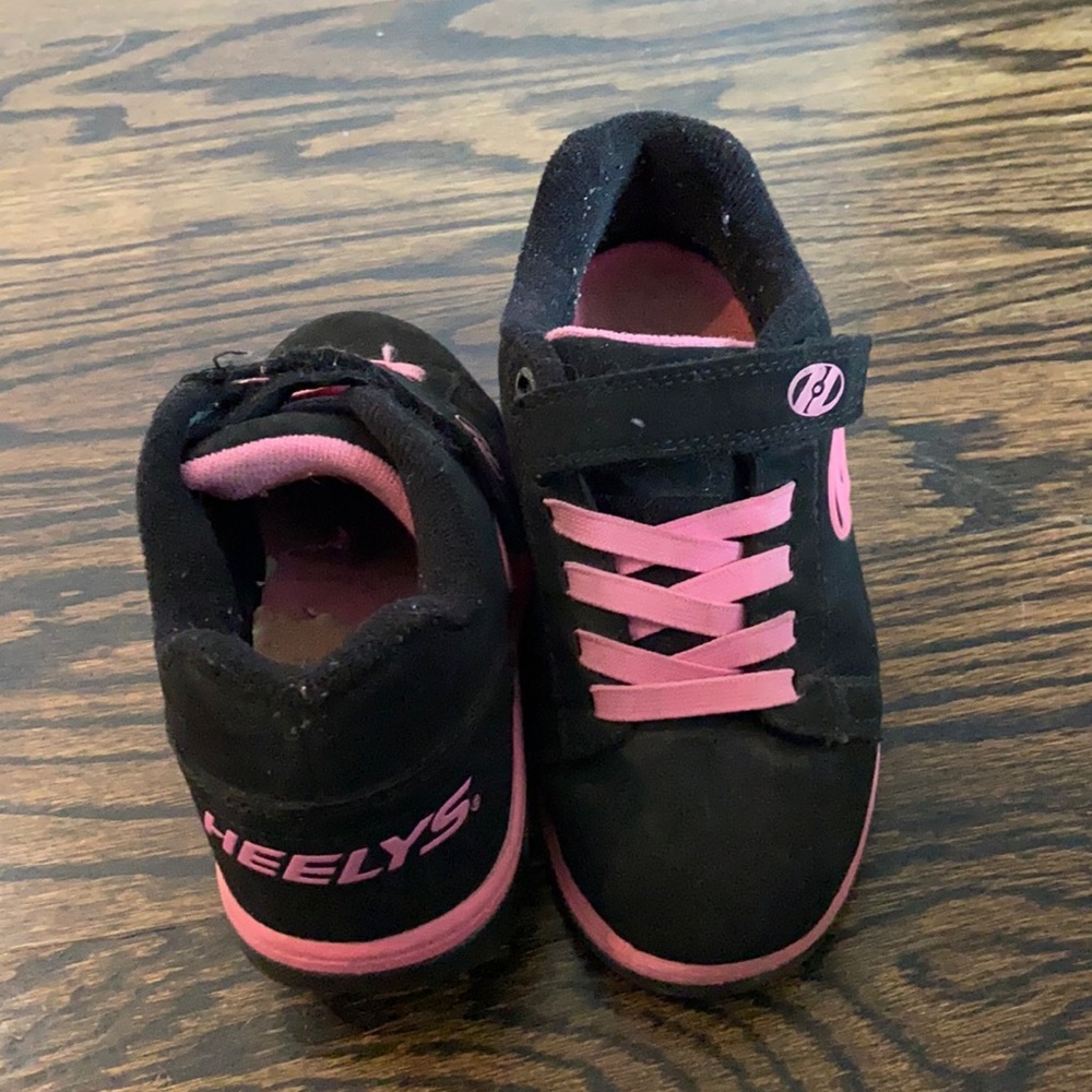 Girls Heelys. Size 1. Great condition.
